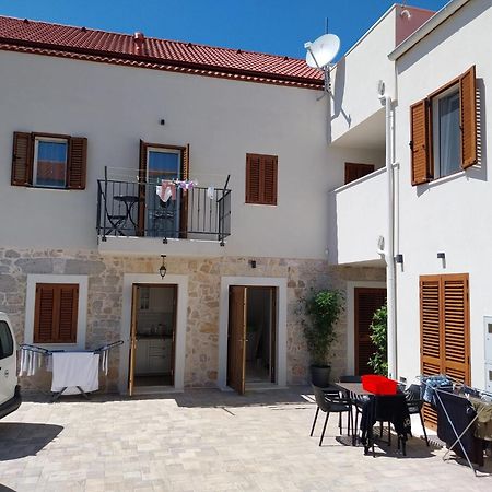 Apartments Miamare 2 Примоштен Экстерьер фото
