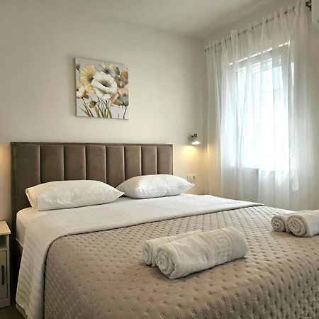 Apartments Miamare 2 Примоштен Экстерьер фото