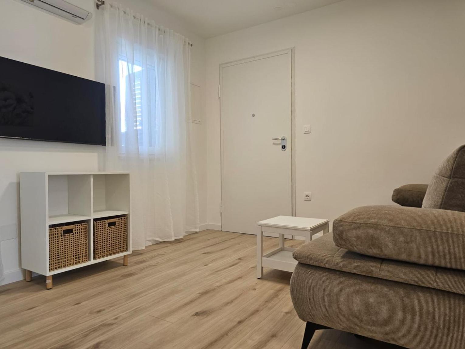 Apartments Miamare 2 Примоштен Экстерьер фото